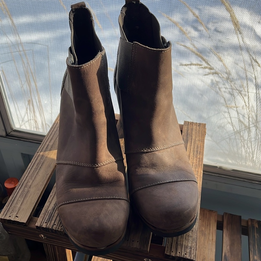 Sorel Addington Heeled Chelsea Boots Size 9 - Picture 3 of 14